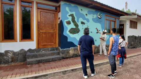 Turistas en el Parque Nacional Galápagos, el 6 de agosto de 2020. 