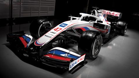 Haas presentó los renovados colores de su vehículo para la temporada 2021 en la Fórmula 1.