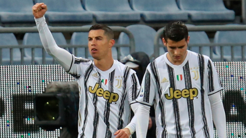 Cristiano Ronaldo celebra su primer gol, de tres, que anotó este domingo 14 de marzo frente al Cagliari.