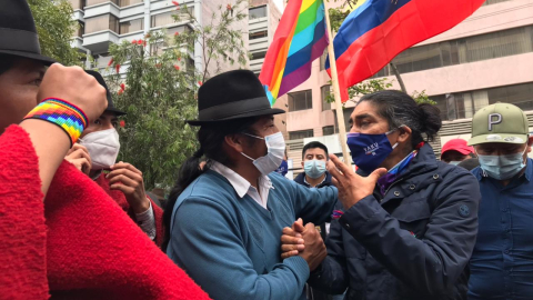 El candidato de Pachakutik, Yaku Pérez, en las afueras del Centro de Mando del CNE. Quito, 8 de febrero de 2021.