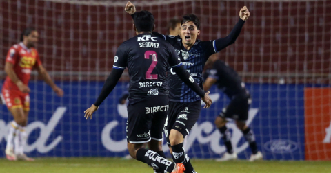 Los jugadores de Independiente festejan uno de los goles ante Unión Española, el 16 de marzo de 2021, en Quito.