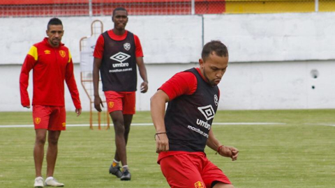 Edison Vega, durante su primer entrenamiento con Aucas, el 23 de marzo de 2021.