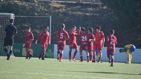 Los futbolistas del Numancia B festejan un gol en un partido por el torneo local, el 23 de marzo de 2021.