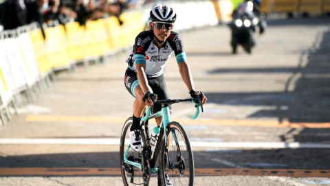 El colombiano Esteban Chaves ganó la Etapa 4 de la Volta a Catalunya, el 25 de marzo de 2021.