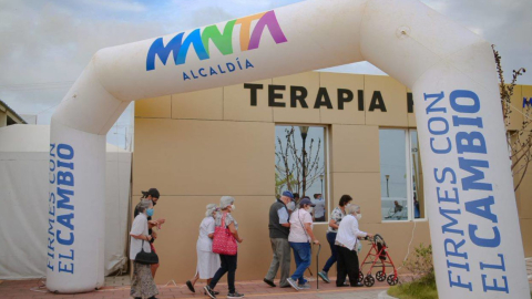 En el Centro de Atención Integral Municipal de Manta empezó la vacunación contra el Covid este 31 de marzo de 2021.