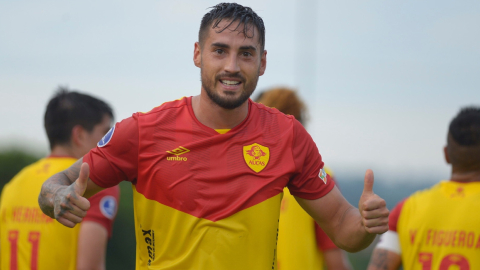 Francisco Fydriszewski, de Aucas, celebra su gol  en el partido de la Copa Sudamericana ante Guayaquil City, el jueves 8 de abril de 2021.