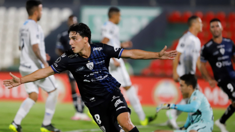 Lorenzo Faravelli celebra uno de sus goles ante Gremio, por Copa Libertadores, el viernes 9 de abril de 2021.