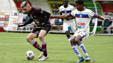 Jonatan Bauman en una acción de gol con el conjunto del 'Ponchinto' en la séptima fecha de la LigaPro, frente a Olmedo el jueves 8 de abril de 2021.