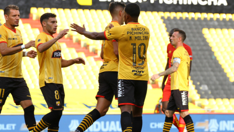 Los jugadores de Barcelona celebran uno de los goles convertidos en la Fecha 8 de la LigaPro frente a Aucas, el lunes 12 de abril de 2021.