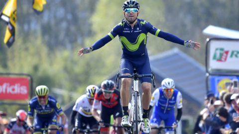 El español Alejandro Valverde celebrando su quinto título en la Flecha Valona (en las Ardenas), el 19 de abril de 2017.