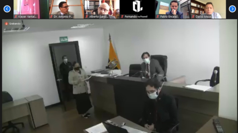 Imagen de la audiencia preparatoria de juicio en el caso de pruebas Covid-19 adquiridas por el Municipio de Quito, el 26 de abril de 2021.