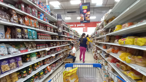 Un pasillo de un supermercado en Guayaquil, el 23 de abril de 2021. 