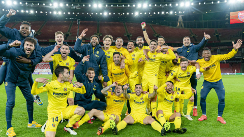 Los futbolistas del Villarreal celebran la clasificación a la final de la Europa League, el jueves 6 de mayo, en Londres.