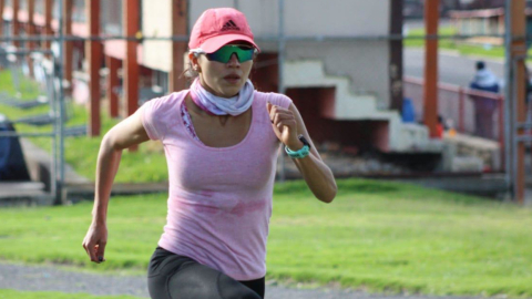 Paola Bonilla, la atleta ecuatoriana, en uno de sus entrenamientos al aire libre.