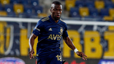 Enner Valencia maneja el balón en el partido ante el Ankaragücü, por la liga turca, el sábado 8 de mayo de 2021.