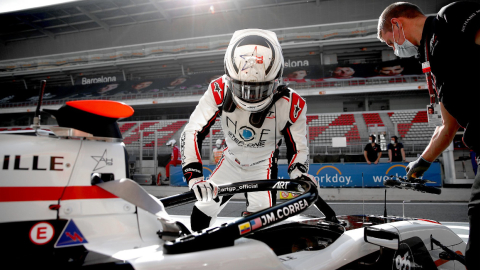 Juan Manuel Correa, antes de subirse a su auto en el Gran Premio de Barcelona de la F3, el domingo 9 de mayo de 2021.