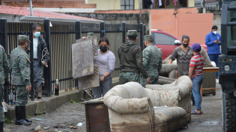 Decenas de familias tuvieron que abandonar sus viviendas inundadas  por el invierno en Cuenca.