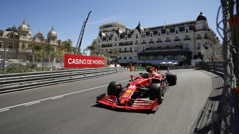 El piloto de Ferrari, Carlos Sainz, durante los ensayos libres en Montecarlo, el 20 de mayo de 2021.