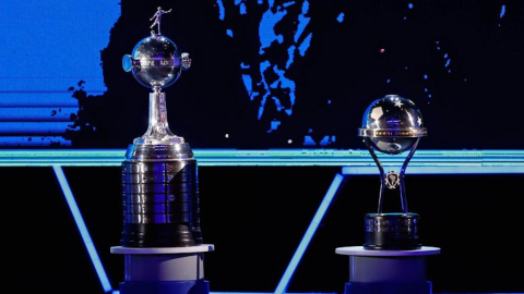 Trofeos de la Copa Libertadores y Sudamericana, edición 2021.