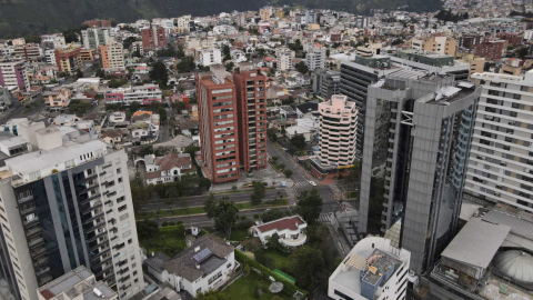 Vista aérea del centro norte de Quito, el 1 de mayo de 2021. 