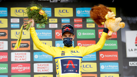 Richie Porte, con el maillot amarillo de líder del Dauphiné, el 5 de junio de 2021.