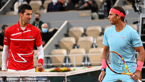 Novak Djokovic y Rafael Nadal en uno de sus encuentros de tenis.