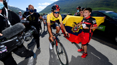 Richard Carapaz después de cruzar la meta en la última etapa del Tour de Suiza.