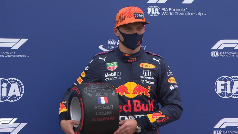 El piloto Max Verstappen celebra su quinta 'pole' en la F1, el sábado 19 de junio, en Le Castellet, Francia.