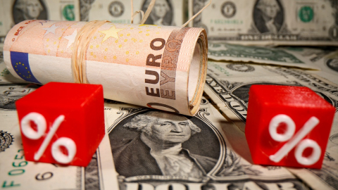 El dólar extendió su avance frente al resto de divisas, el viernes 18 de junio de 2021.