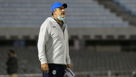 El entrenador Pablo Marini, dirigiendo un partido con Montevideo City Torque, el 10 de mayo de 2021, en Uruguay.