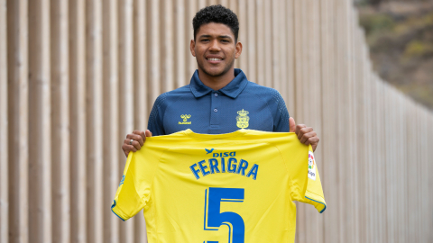 Erick Ferigra, con su nueva camiseta de Las Palmas, el 28 de junio de 2021. 