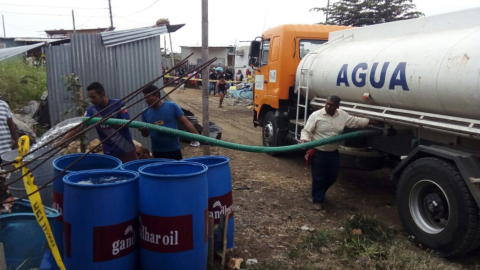 Un tanquero de agua potable de la Prefectura de Guayas, en Monte Sinaí, en 2018.