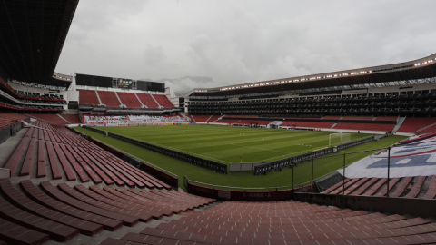 Vista panorámica del estadio Rodrigo Paz Delgado, en Quito, el 27 de abril de 2021.