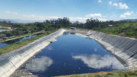 Vista de una de las piscinas del relleno sanitario El Inga, el 7 de julio de 2021.