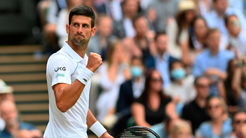 Novak Djokovic celebra en Wimbledon el 11 de julio de 2021. 