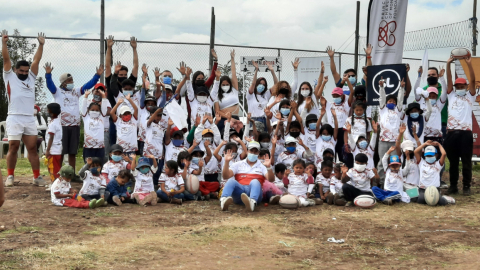 Niños y profesores de la escuela Cóndores de Mónaco, en San Francisco de Miravalle, el 25 de julio de 2021. 