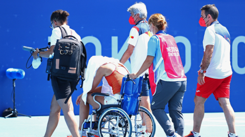 Paula Badosa se retira de su partido de cuartos de final contra Marketa Vondrousova al sentirse afectada por el calor.