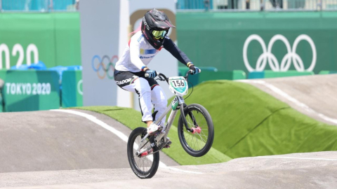 Doménica Azuero en la primera carrera de la competencia de BMX, de los Juegos Olímpicos de Tokio, el miércoles 28 de julio de 2021.