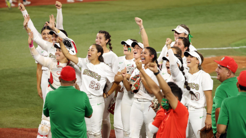 Las seleccionadas de México festejando su victoria frente a Australia en los Juegos Olímpicos de Tokio.