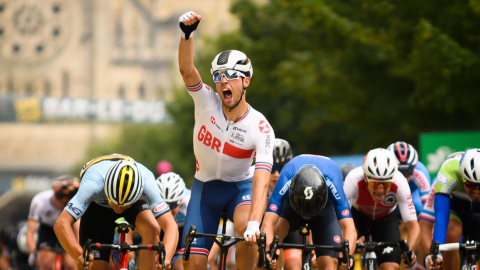 Ethan Vernon, en la meta de la Etapa 4 el Tour de l'Avenir, el 17 de agosto de 2021. 