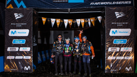 El Movistar Aventura Team, celebrando el título del Huairasinchi 2020. 