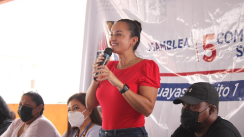 Marcela Aguiñaga en una reunión de Fuerza Compromiso Social, en Guayas, el 7 de agosto de 2021.