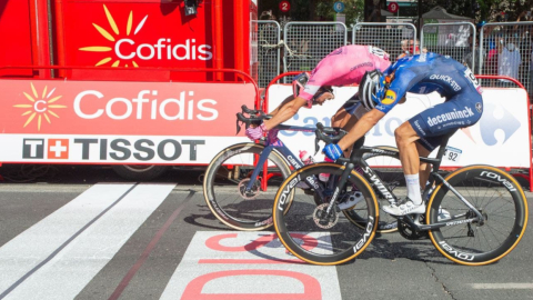 Magnus Cort se impone a Andrea Bagioli en la Etapa 12 de la Vuelta a España, el jueves 26 de agosto de 2021. 