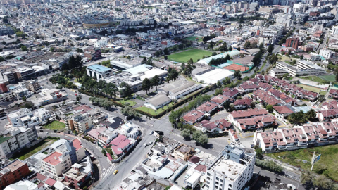 Vista aérea del centro norte de Quito, el 1 de mayo de 2021.