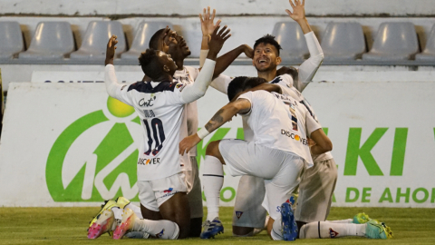 Los jugadores de Liga de Quito festejan uno de los goles ante el Mushuc Runa, por la Fecha 6 de la LigaPro, el sábado 28 de agosto de 2021. 