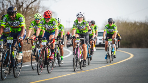 Ciclistas durante la segunda edición del Gran Fondo de Nueva York en Manta, en diciembre de 2020.