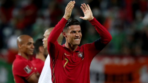 Cristiano Ronaldo celebra después de anotar contra Irlanda del Norte, en Portugal, el 1 de septiembre de 2021.