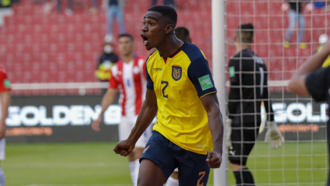 Félix Torres, celebrando su gol ante Paraguay, el 2 de septiembre en el Estadio Rodrigo Paz Delgado, en Quito. 