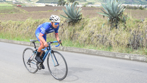 Ciclista durante la primera edición del Reto del Páramo, en diciembre de 2020, en Carchi. 