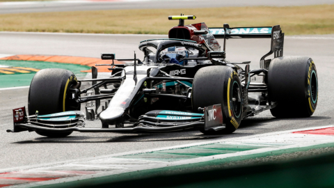 Valtteri Bottas de Mercedes-AMG Petronas durante la primera sesión de entrenamientos del Gran Premio de Fórmula 1 de Italia en el Autodromo Nazionale Monza.